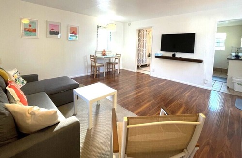 Oak Park Cottage | Charming Santa Barbara Cottage with large private outdoor patio & garden