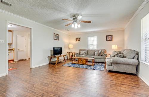 Satsuma House | Charming Satsuma Home ~ 14 Mi to Mobile!