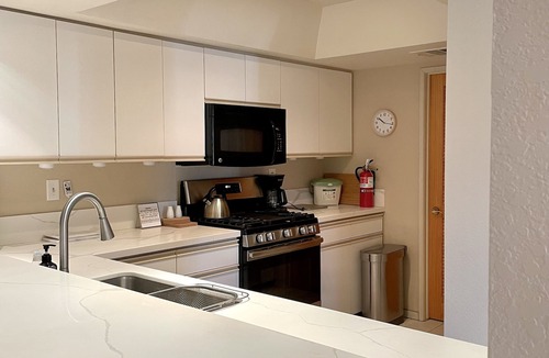 Cathedral City Condo | Charming & Serene 2nd-Fl Condo with Stunning Mountain Views & Central Location