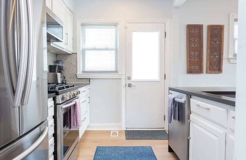 Langdon House | Charming Single Family Home - Free 3 car parking