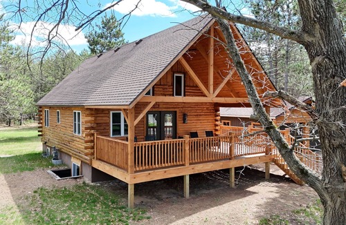 Nekoosa Ski Chalet | Charming Small Log Cabin Retreat in Rome, Wisconsin
