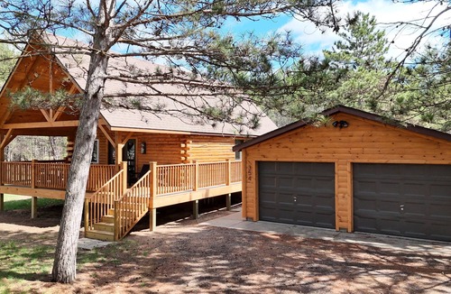 Nekoosa Ski Chalet | Charming Small Log Cabin Retreat in Rome, Wisconsin