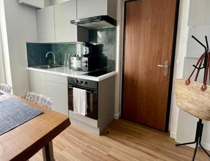 Meaux Apartment | Charming Stay - Private Terrace - 20 min Disney