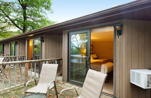 Eagle River Apartment | Charming suite w/ shared tennis, boat docks, free WiFi - dogs welcome!