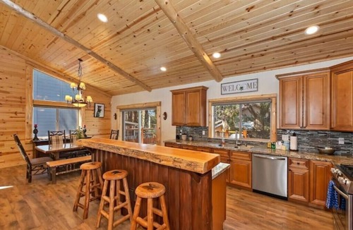 Summit Estates Cabin | Charming Summit Cabin