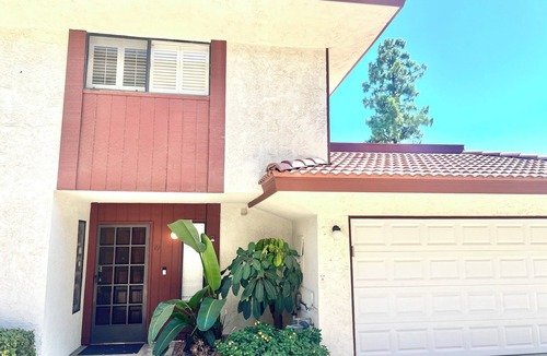 Bakersfield House | Charming Townhouse