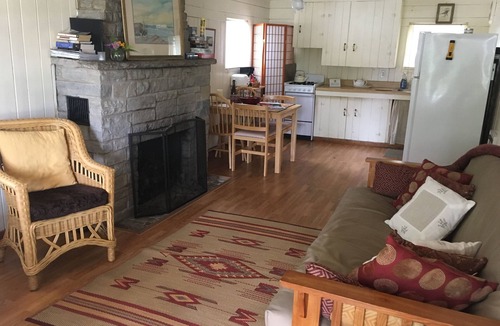 Gills Rock Cottage | Charming Traditional Cottages,5 minutes from the lake, Travel green,Pet-Friendly