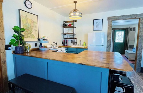 Brainerd Cabin | Charming 1BR riverside cabin in Brainerd, MN. River sunsets, stocked kitchenette, fire pit, 10 min to downtown. Ideal for couples, small families & remote workers seeking a peaceful Up North escape.