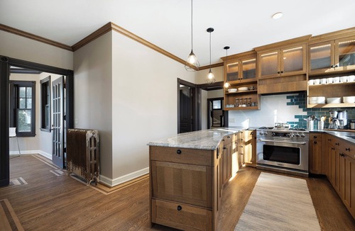 West Side House | Charming Victorian 5-bedroom house -fully updated- in marvelous Saint Paul