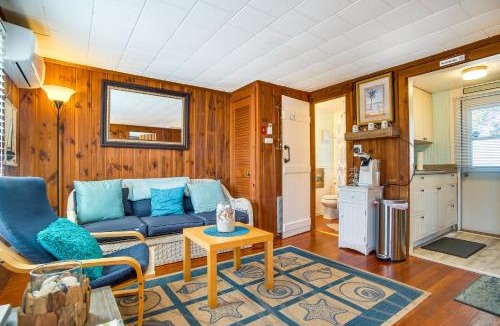West Yarmouth House | Charming West Yarmouth Cottage - Walk to Beach