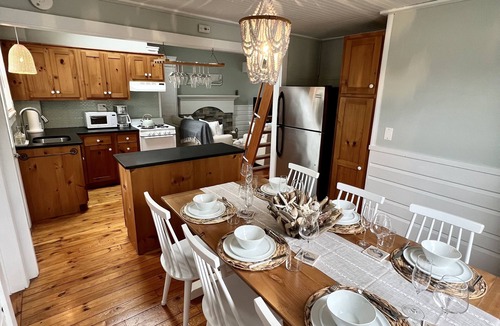 South Chatham Cottage | Chatham Beach Cottage + loft Walk to the Beach