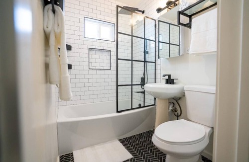 Sutter House | Cheerful 2-Bedroom Home Near LAX and Beach