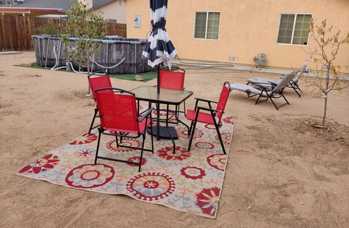 California City House | Cheerful Vacation 4 bedroom Family Home/Pool,Near Race Track, Golf ,Crews,Base.