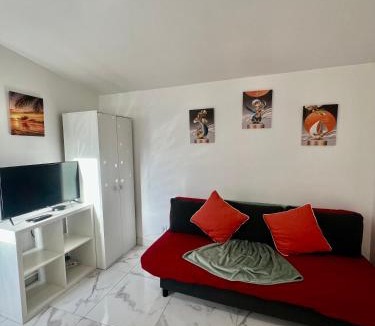 Gagny Apartment | Chemin de fer adorable appartement