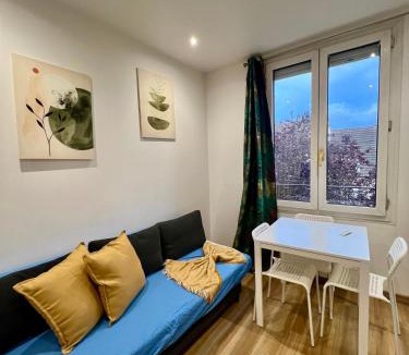 Gagny Apartment | Chemin de fer adorable appartement