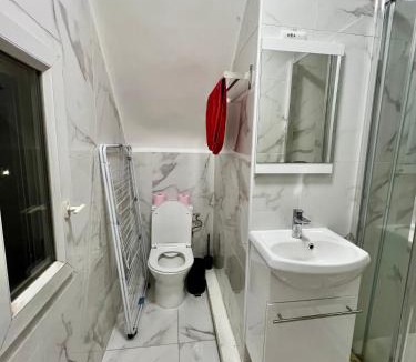 Gagny Apartment | Chemin de fer adorable appartement