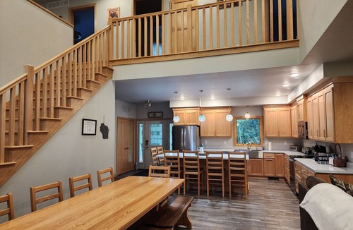Algoma House | Cherry Tree House - located on 10 acres - only 5 minutes from Algoma.