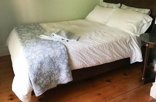 Wellington House | Chetwyn Farms - Loyalist farmstead with alpacas
