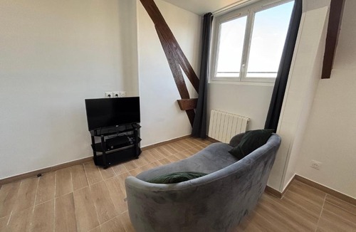 Creil Apartment | Chez Ali - T3 central and calm