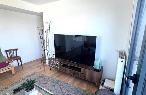 Bobigny Apartment | Chez Bibi - T3 Moderne avec terrasse, parking et accès rapide à Paris