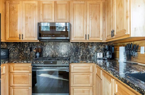 Peter Pan Cabin | Chia's Cabin — Big Bear 4BR Pet-Friendly Retreat with Fenced Yard