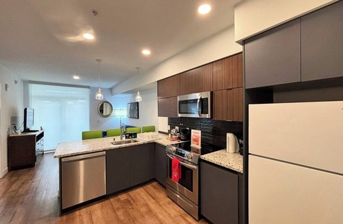 Koreatown Apartment | Chic 1BR Apartment w/Balcony Views, Rooftop Lounge, WiFi + AC DTLA/Koreatown