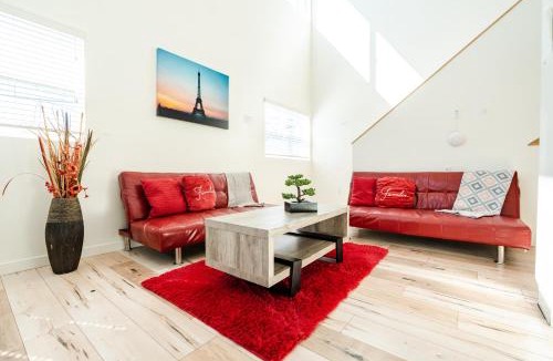 Wilshire Apartment | Chic 3-levels 3-Bedroom 2-Bath Loft by Hollywood with 2 Parking