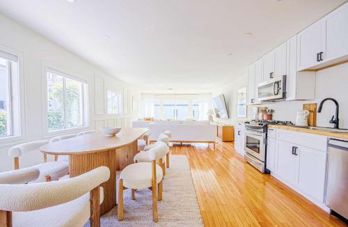 Hollywood House | Chic 6BR West Hollywood Villa with Jacuzzi