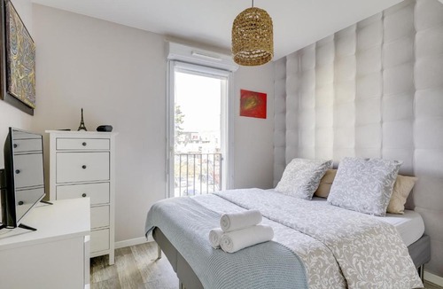 Orly Apartment | Chic apart with terrace and parking