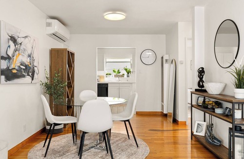 Sawtelle Apartment | Chic Brentwood Stay 1BR/1BA - Steps Wilshire w Parking & W/D