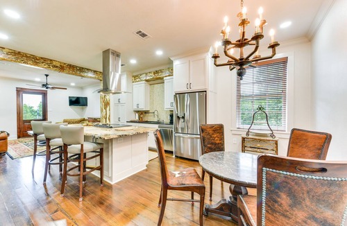 New Roads Apartment | Chic Louisiana Retreat - Balcony & River Views!