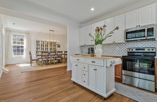 Cape Anne House | Chic retreat steps to Water, Piers & Waterfront Park