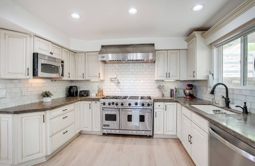 Santa Paula House | Chic Santa Paula Home w/Mountain & City Views!