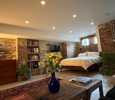 Truxton Circle Apartment | Chic Urban Pied a Terre in Heart of DC