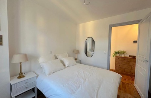 Senlis Apartment | Chopins Rooms in the heart of Senlis historic district