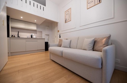 Ternes Apartment | CIA - Mezzanine Studio by Arc de Triomphe