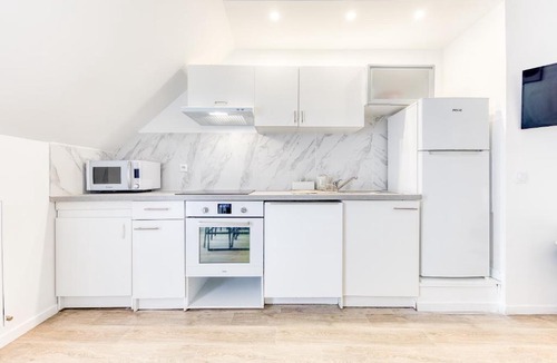 Bobigny Apartment | CINEHOUSE - Proche Paris - 5 personnes - Cinéma privé