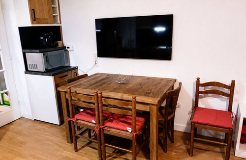 Maisons-Alfort Apartment | Citronnelle, 2 Bedrooms, 3 min Metro 8