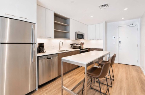 East Cambridge Apartment | City Apt w/Gym & Courtyard