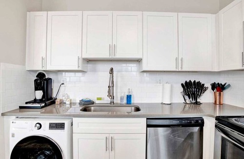 Central Business District Apartment | City Center Apartment - Free Parking & Great Views