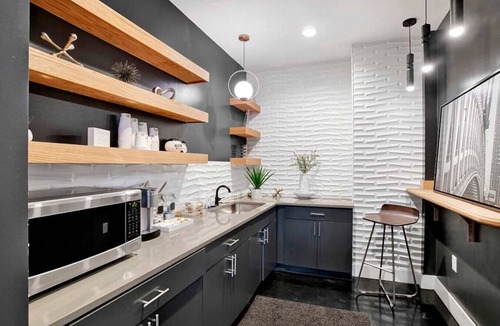 Central Business District Apartment | City Center Apartment - Free Parking & Great Views