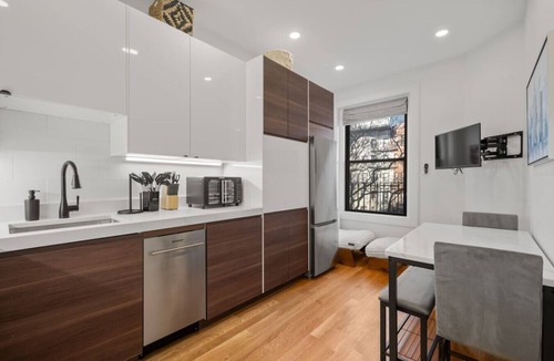 Fenway–Kenmore Apartment | Cityscape 1BR Plus: King + Queen Pull-out | Suite 7