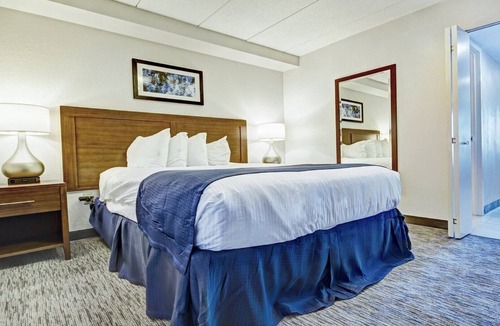 Yachting Village Resort | Classic 1BR at Wyndham Inn on the Harbor — Walk Everywhere