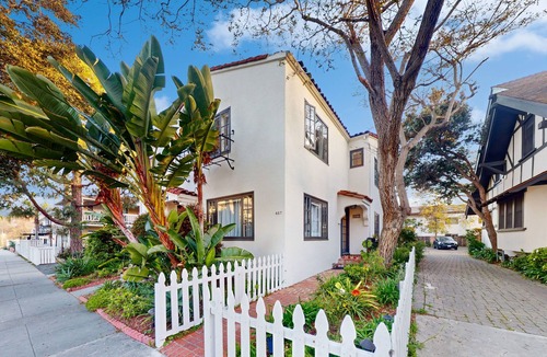East Beach House | Classic beach suite 1 block to ocean - fireplace, lovely patio, near downtown