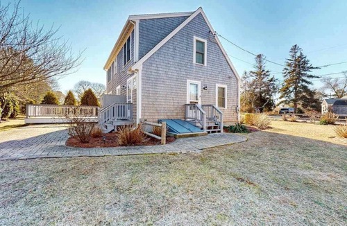 South Chatham House | Classic home with deck, patio & yard - walk to Cockle Cove & Forest Beaches