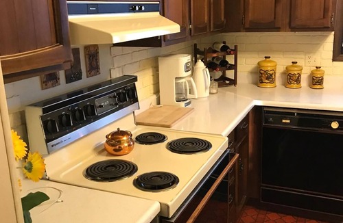 Eureka House | Classic Wisconsin Gem - Outstanding Water & Views
