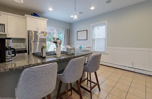 Yachting Village Cottage | Clean and bright downtown cottage on Newport's bustling Thames Street
