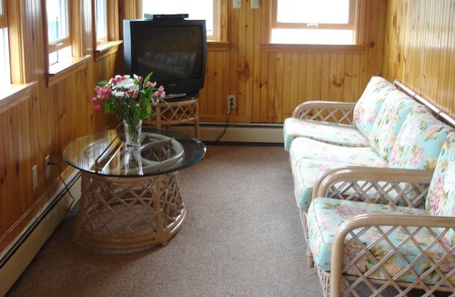 Sandwich Cottage | Clean Cozy Cottage, great location, walk to the beach!