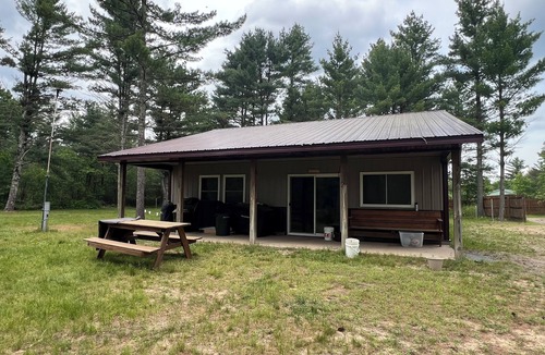 Black River Falls Cabin | Clear Creek Cabin- 10 acres of privacy, Pond, Creek, Pet Friendly