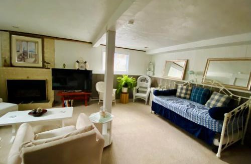 Plymouth Apartment | Clear Pond Getaway